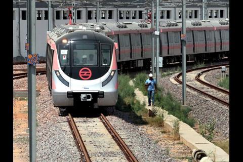 tn_in-delhi_metro_line_7_train_3.jpg